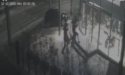 Imagens mostram ação de criminosos em furto de motos de luxo em BH; veja