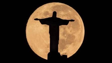 Luzes do Cristo Redentor ficaram apagadas por uma hora em solidariedade a Vini Jr