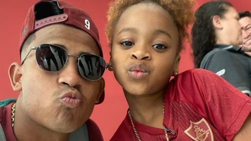 Luzia e John Kennedy, autor do gol do Fluminense na final da Libertadores