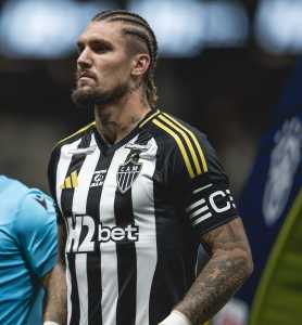 Lyanco antes da partida entre Atlético e Sport na Arena MRV pelo Campeonato Brasileiro