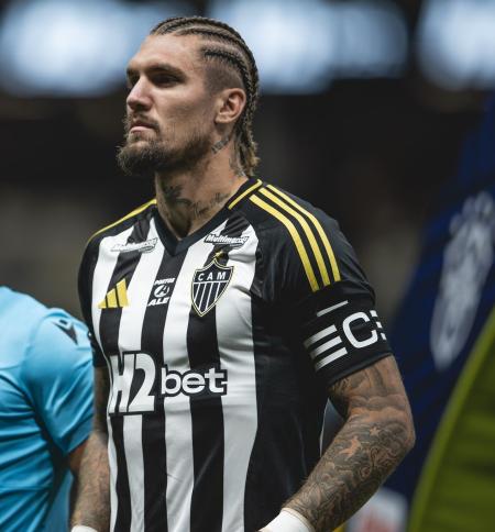 Lyanco antes da partida entre Atlético e Sport na Arena MRV pelo Campeonato Brasileiro
