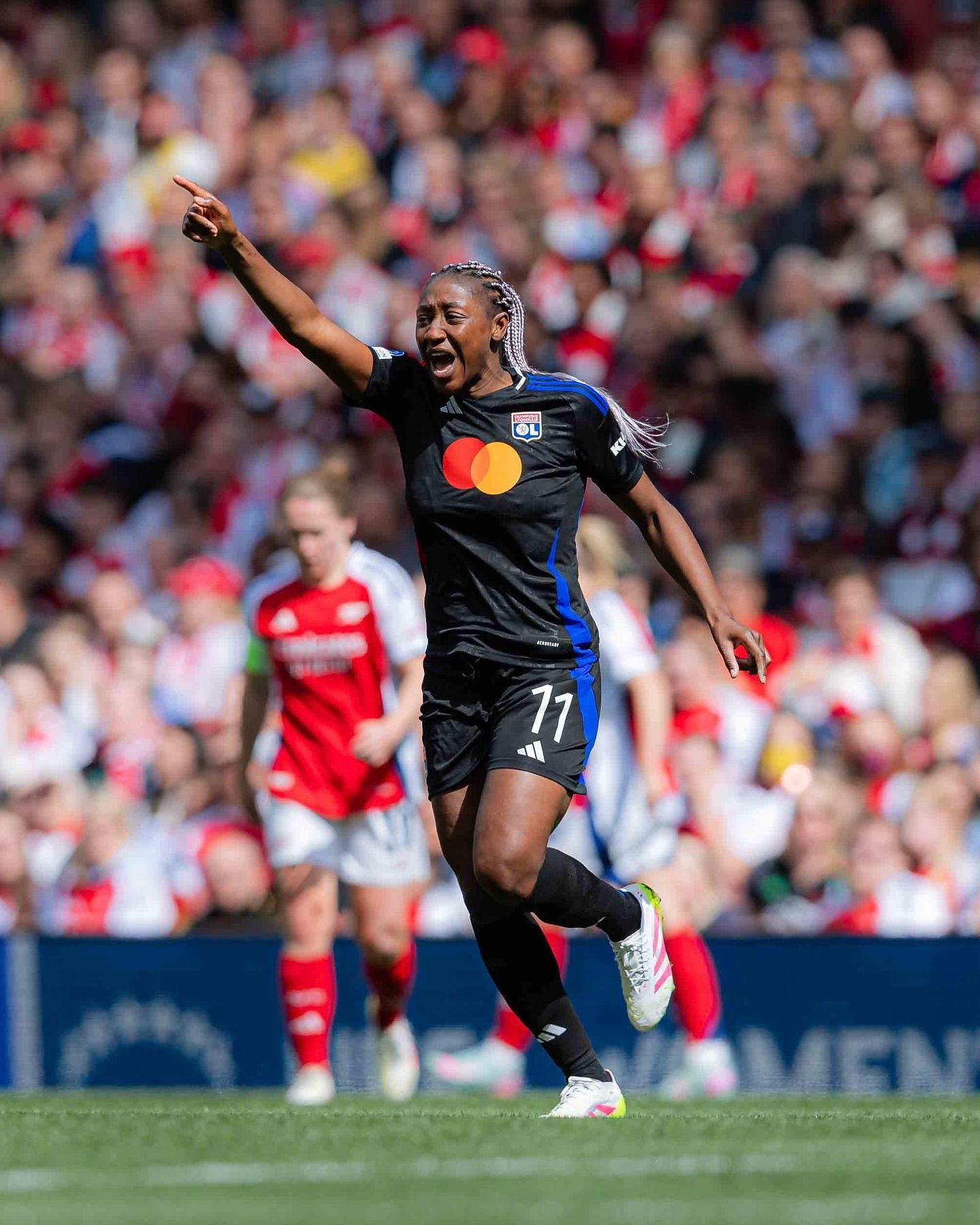 Lyon vence Arsenal em Londres e abre vantagem na semi da Champions Feminina