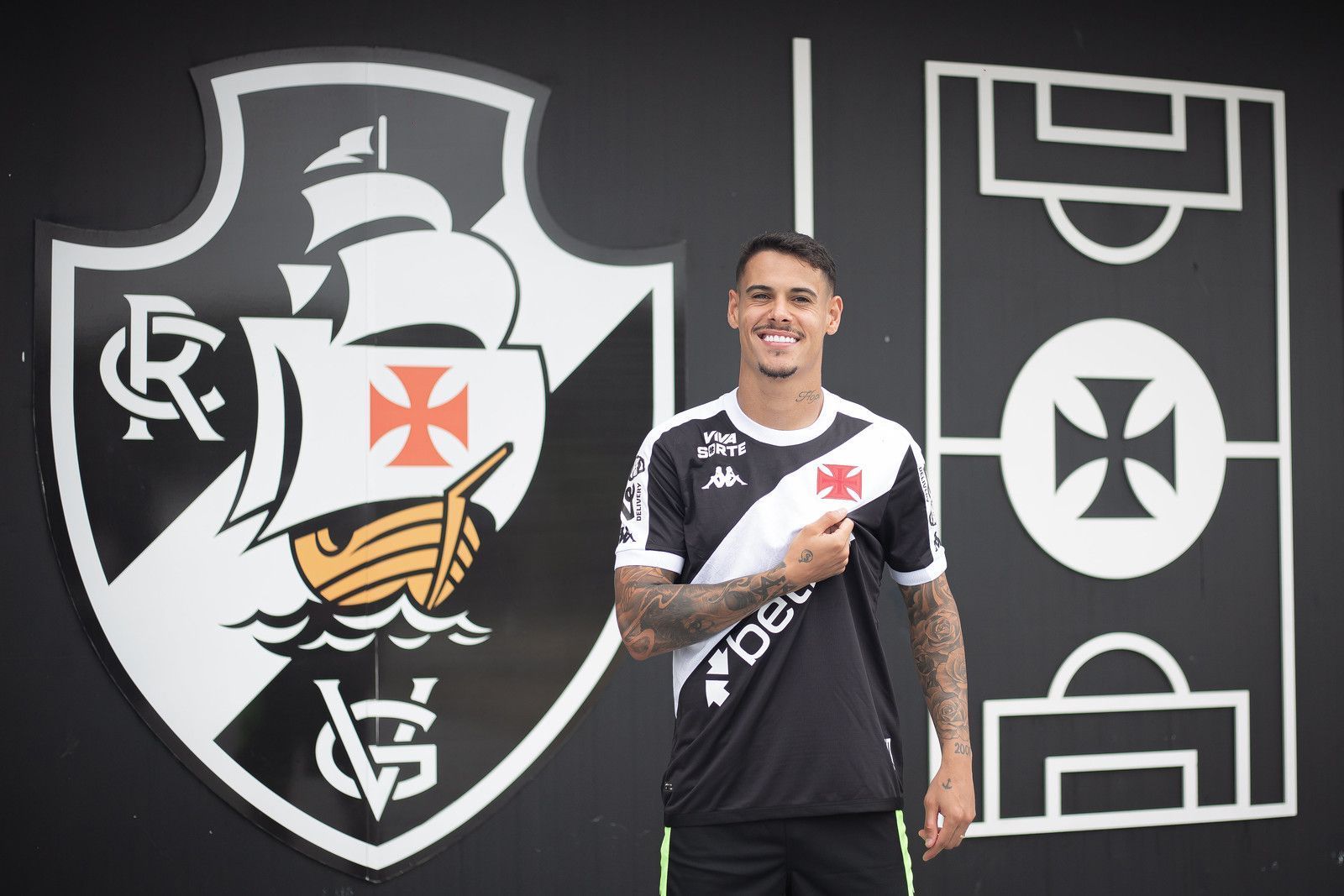 Vasco anuncia a contratação do zagueiro Lucas Freitas, ex-Palmeiras