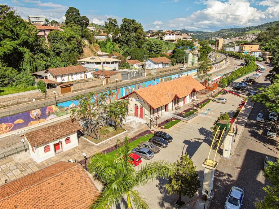 Muralismo no Complexo Turístico da Estação se torna destaque como atração turística em Itabirito