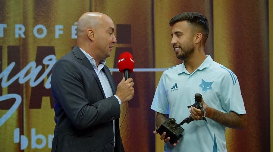 Matheus Henrique, do Cruzeiro, comemora Troféu Guará Bmg e projeta temporada