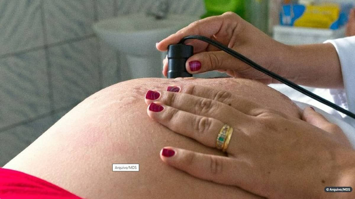Professora brasileira, residente em Portugal, pede ajuda para fazer cirurgia intrauterina