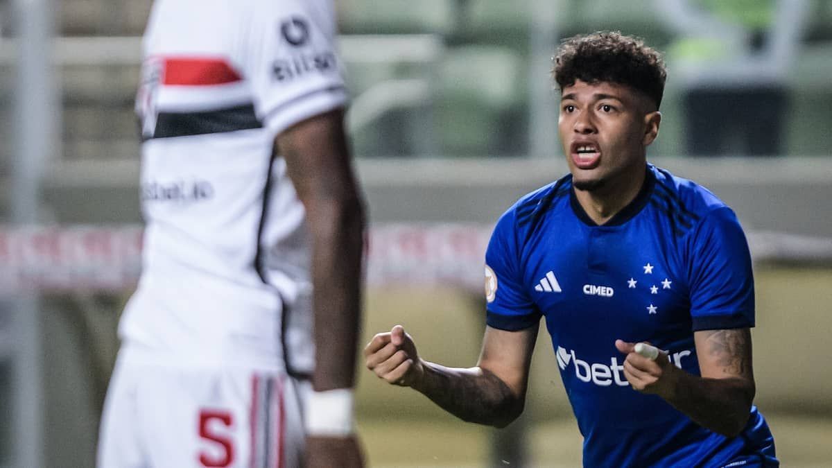 Cabral brilha, Cruzeiro bate São Paulo e encerra jejum no Brasileiro