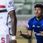 Cabral brilha, Cruzeiro bate São Paulo e encerra jejum no Brasileiro