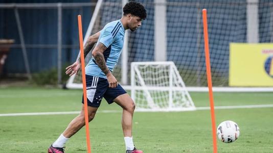Machado fez trabalhos com bola na manhã desta terça (24), na Toca da Raposa