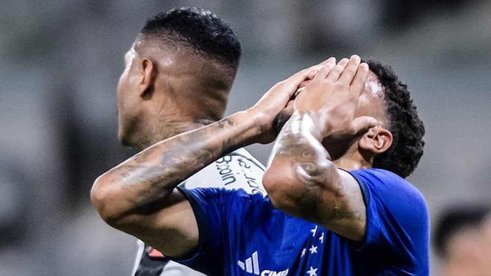 Cruzeiro volta ao Z4 do Brasileiro e risco de queda dispara após goleada do Bahia