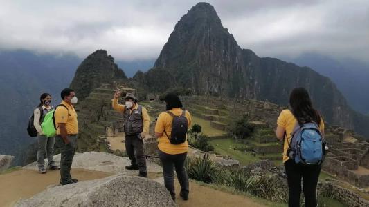 O complexo arqueológico situado a 130 quilômetros de Cusco e a 2.438 metros de altitude foi construído no século XV