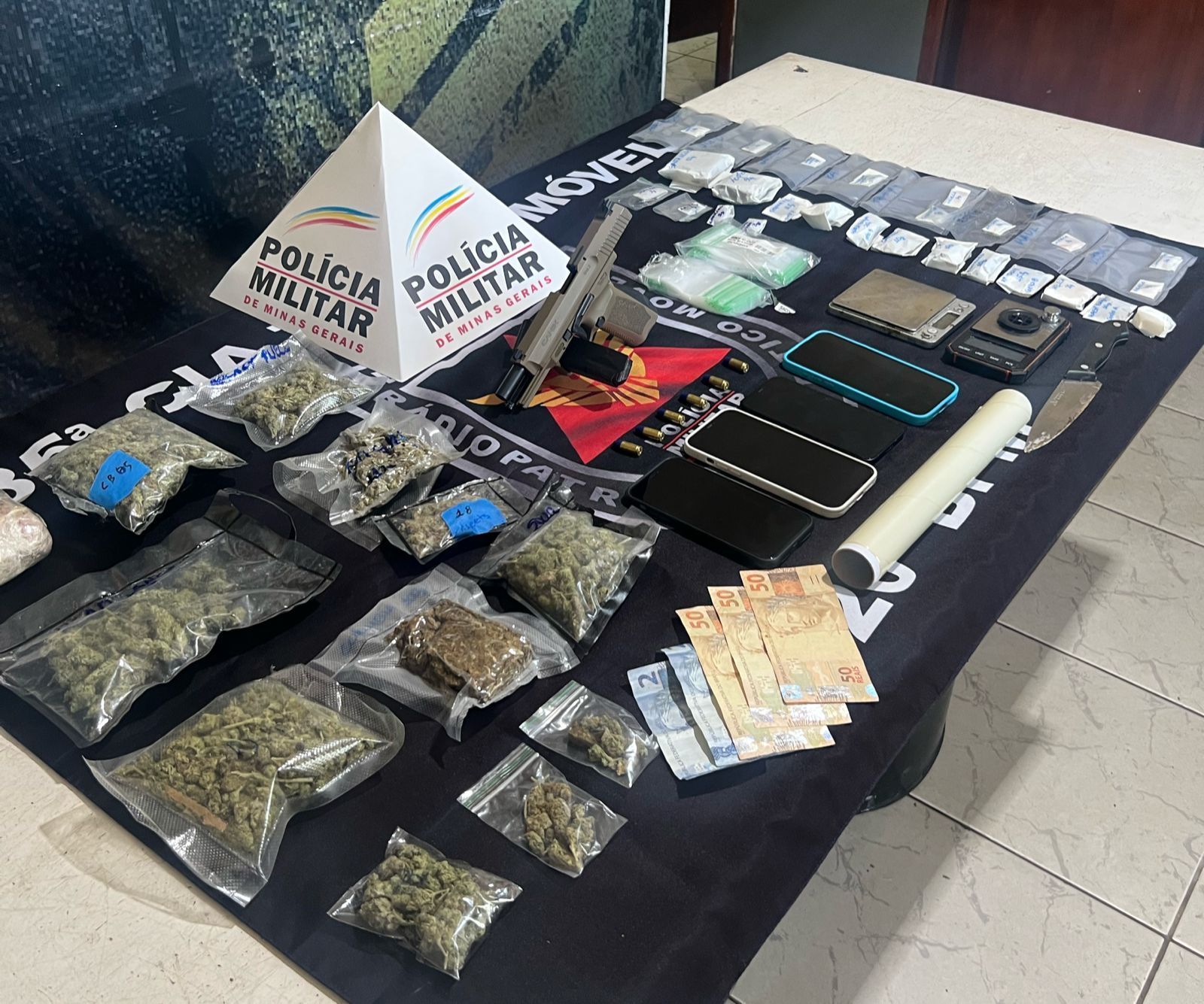 PM apreende maconha de alto valor comercial em Pouso Alegre