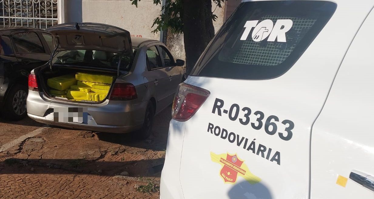 Carro quebra durante fuga e homem é preso com 300kg de maconha