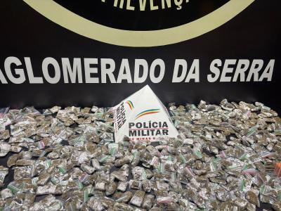 Com eles foram encontrados 22 tabletes de maconha na noite dessa segunda-feira (28).