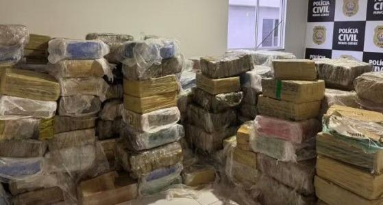 Com eles foram encontrados 22 tabletes de maconha na noite dessa segunda-feira (28).