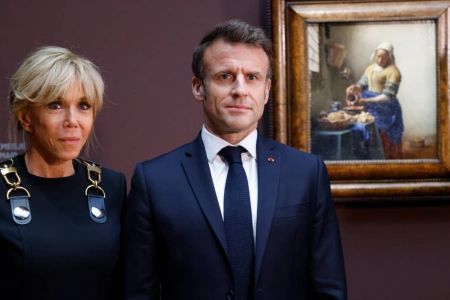 Tapa de primeira-dama em Macron teria sido motivada por mensagens de atriz