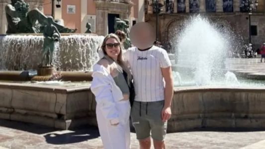 Madeleine e Jason durante viagem romântica para a Espanha