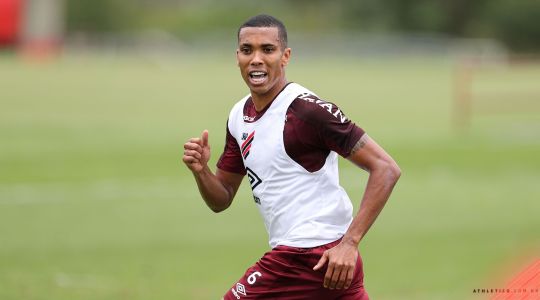 Madson voltou aos treinamentos do Athletico-PR