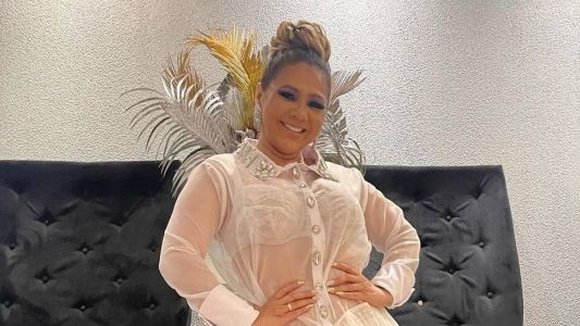 Darlin Ferrattry, mãe da cantora Lexa, chamou atenção na noite da final do Big Brother Brasil 23 após aparecer chorando e defendendo o ex-genro, MC Guimê