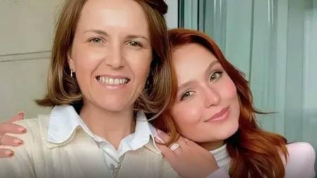 Mãe de Larissa Manoela dá sua versão dos fatos sobre o rompimento com a filha
