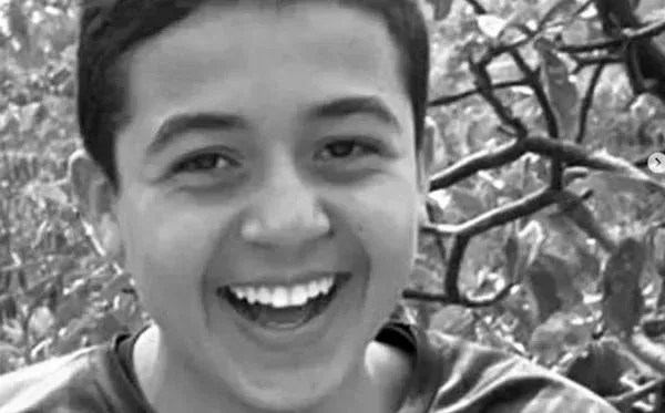 Mãe de menino que morreu após ter corpo necrosado por infecção bacteriana denuncia hospital