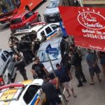 Dupla rouba veículo, agride vítima e atropela criança e padrasto na fuga