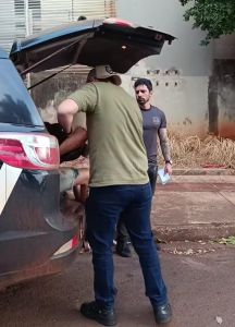 Mãe e padrasto são presos após chutarem e morderem bebê de 1 ano no MS