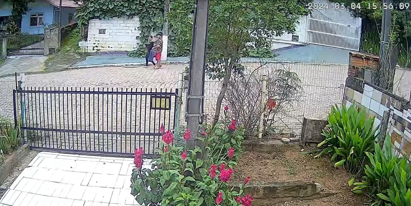 Mãe e padrasto de criança morta após apanhar e ser colocada em mala vão a júri popular