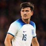 Mãe de Maguire defende filho de críticas: 'Não é aceitável'