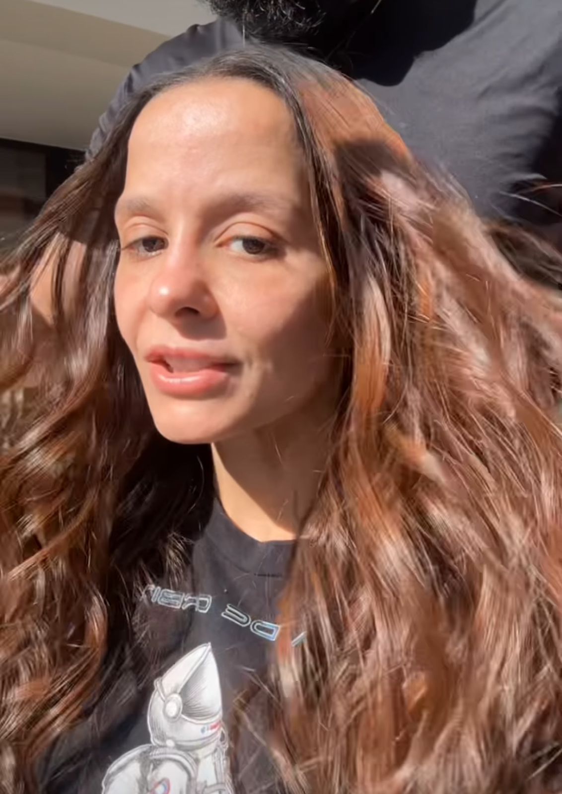 Maiara muda de visual para divulgação de novo álbum: 'vai pegar fogo'