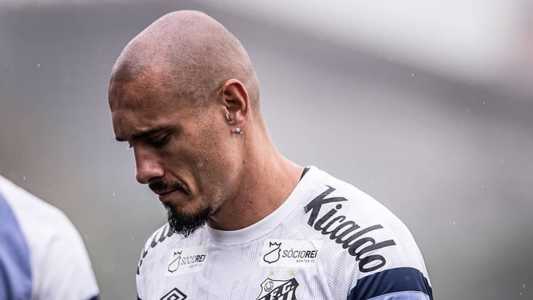 Maicon, "esquecido no Santos", fez 14 jogos pelo Peixe nesta temporada