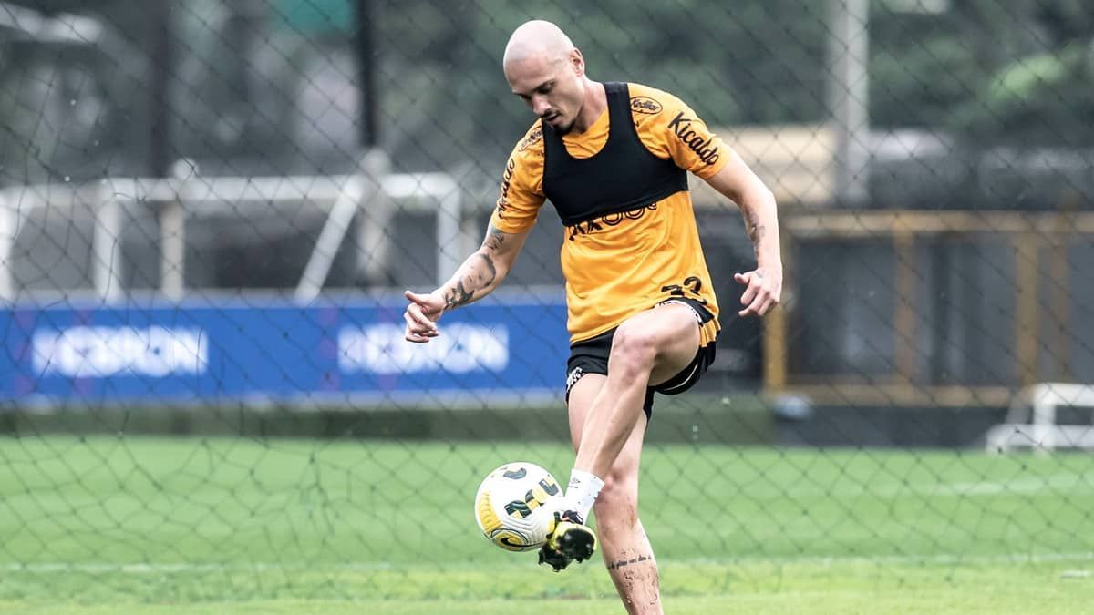 Vasco se acerta com Maicon e espera liberação do Santos