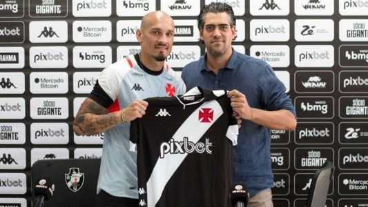 Maicon foi apresentado pelo Vasco nesta quinta-feira (6)