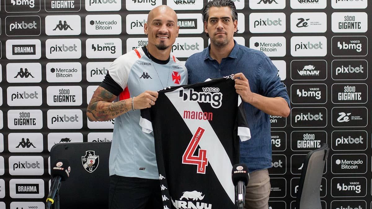 Vasco apresenta Maicon: 'Não tinha como não ter esse clube na carreira'