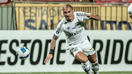 Maicon já está com grupo do Vasco no CT Moacyr Barbosa, mas não foi anunciado