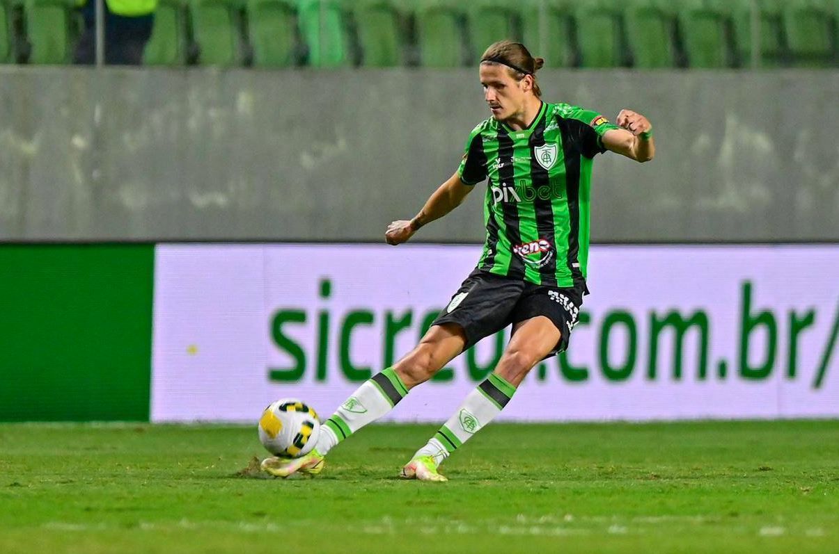Ceará encaminha contratação de zagueiro que foi rebaixado com o América