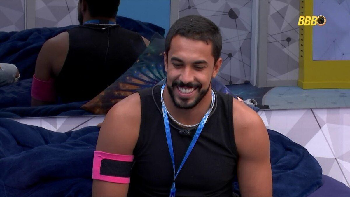 Maike manda recado para Belo após flertar com participante no BBB 25