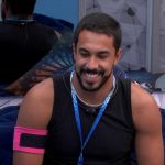 Maike manda recado para Belo após flertar com participante no BBB 25