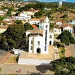 Homem é esfaqueado em casa após voltar de bar com amigos no interior de Minas