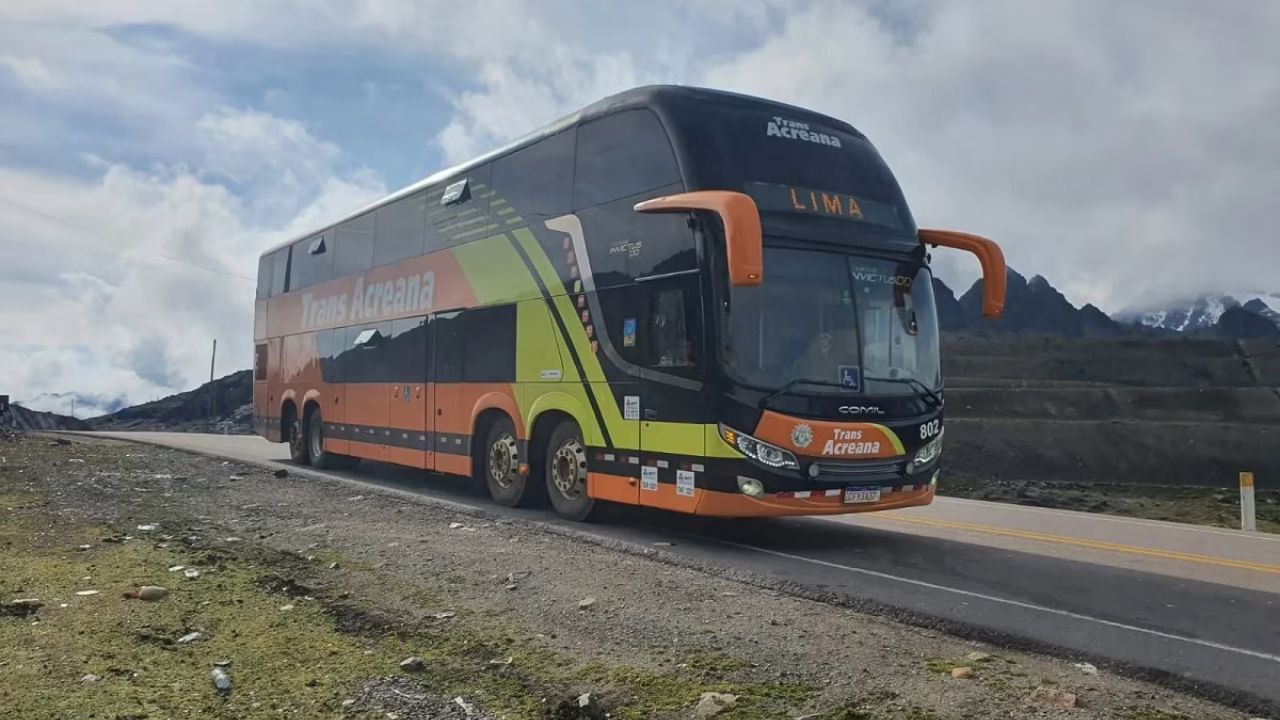 A maior viagem de ônibus do mundo começa no Brasil e tem cenários lindos e aterrorizantes