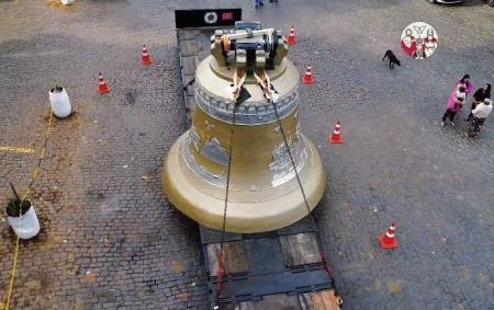 Maior sino do mundo corta estradas do Brasil com destino ao município de Trindade-GO