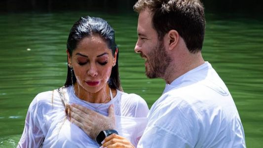 Maira Cardi e Thiago Nigro ficaram noivos no Rio Jordão, em Israel