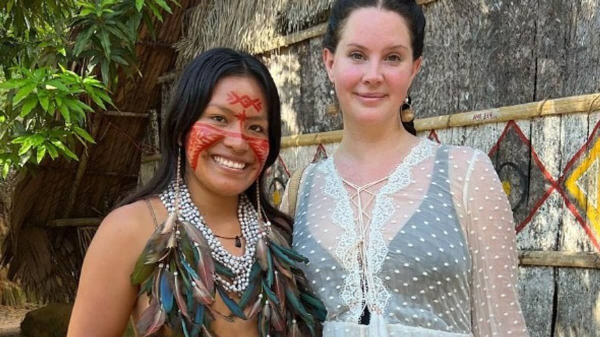 Lana Del Rey conhece comunidade e influenciadora indígena em Manaus; saiba quem