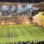 Torcida do Atlético vibra com situação do Cruzeiro durante jogo na Arena MRV