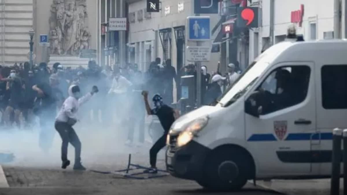 Mais de 320 pessoas são detidas em protestos na França na madrugada de domingo (2)