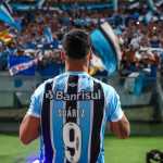Suárez é recebido por 40 mil torcedores do Grêmio; veja fotos