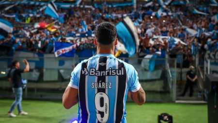 Mais de 40 mil torcedores foram à Arena recepcionar Luís Suárez