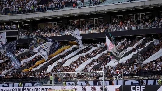 Mais de 42 mil pessoas estiveram presentes ao clássico na Arena MRV