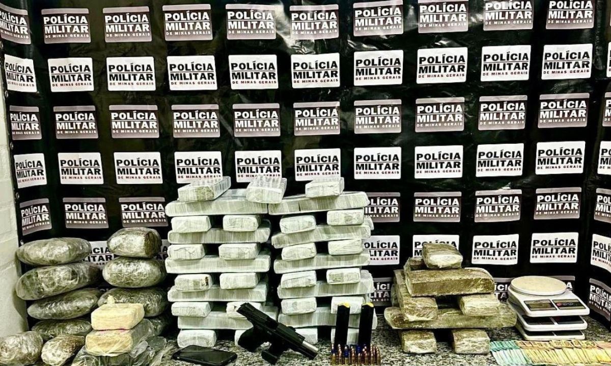Homem é preso e mais de 50 barras de maconha são apreendidas em MG