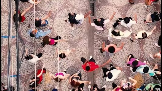 Mais de 500 bailarinos se juntaram à dança que tomou um calçadão de Viçosa